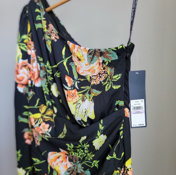 One Shoulder Gown - Picture 10 of 12